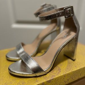 Silver strap heels sz7.5